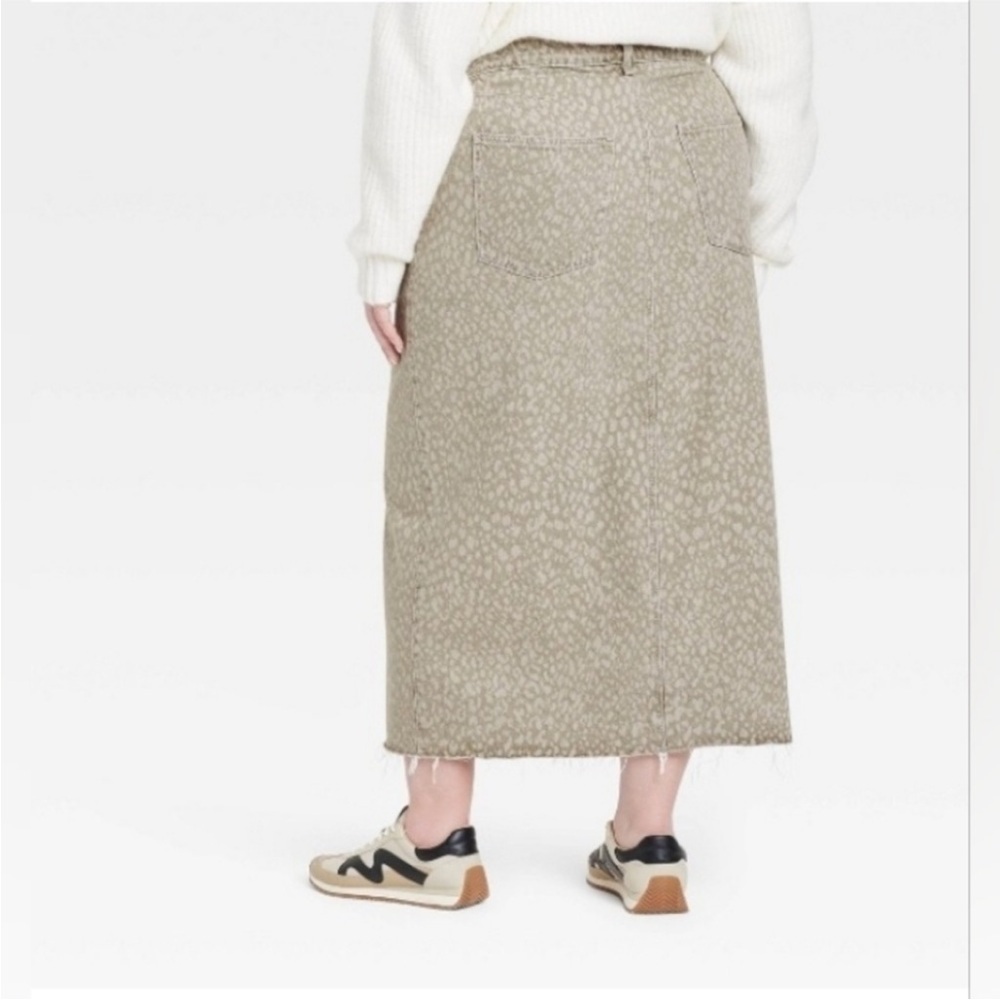 NWOT Universal thread Denim Maxi Jean Skirt Light Leopard Animal Print. 
Size 16 - Picture 2 of 11
